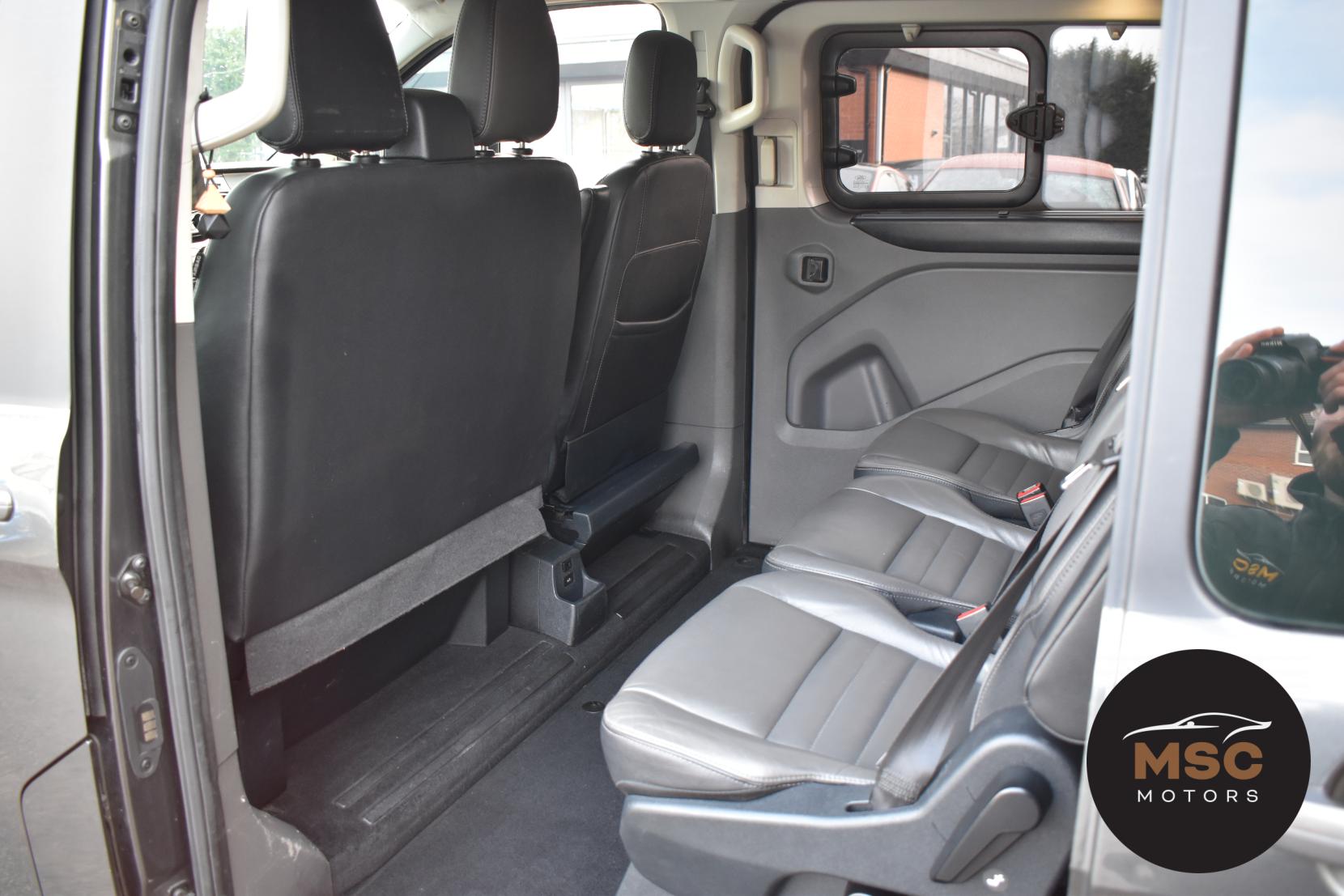 Ford Tourneo Custom 2.0 320 EcoBlue Titanium Minibus Double Cab 5dr Diesel Auto L2 Euro 6 (s/s) (170 ps)