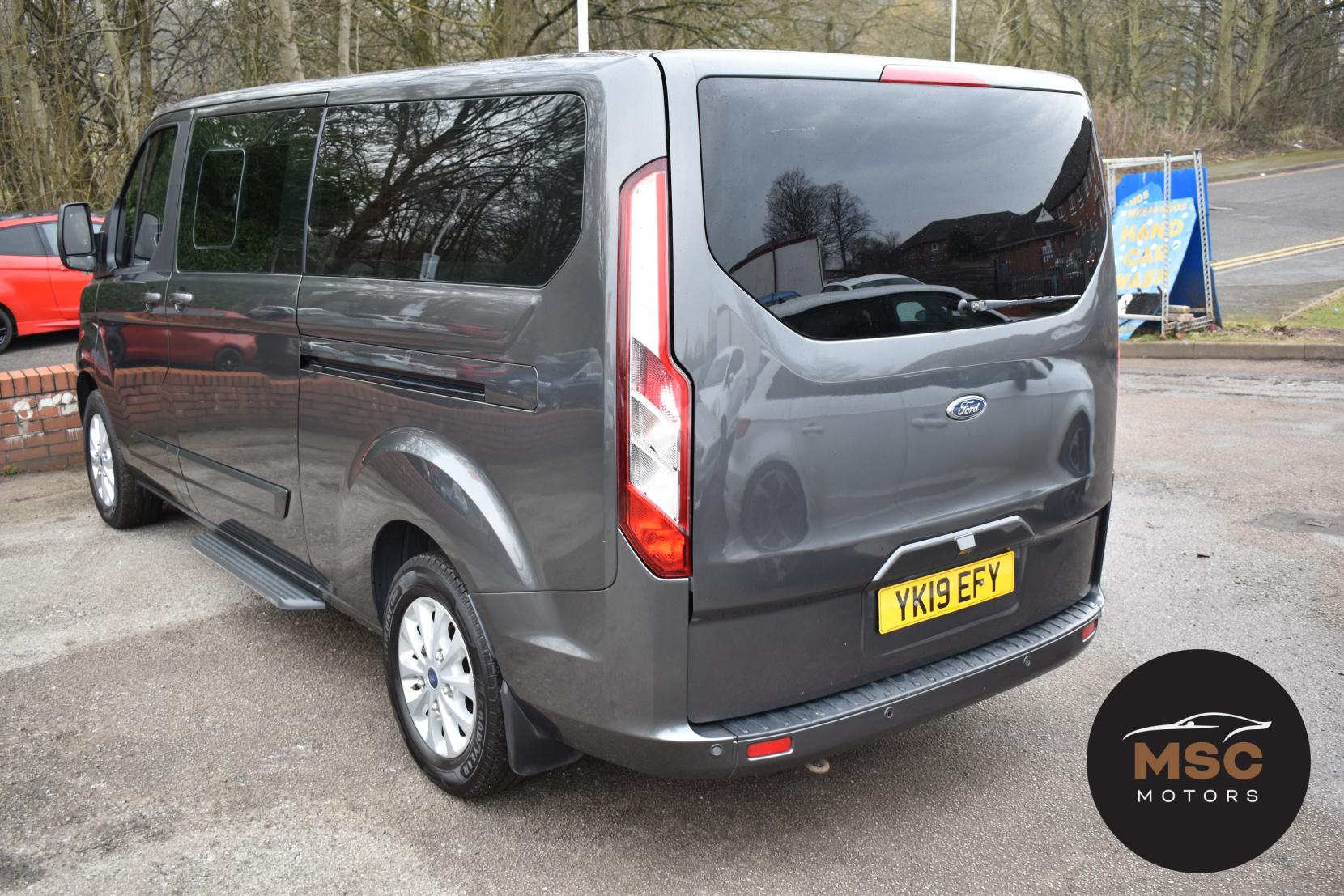 Ford Tourneo Custom 2.0 320 EcoBlue Titanium Minibus Double Cab 5dr Diesel Auto L2 Euro 6 (s/s) (170 ps)