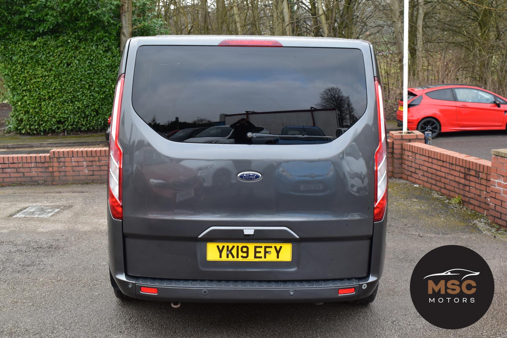 Ford Tourneo Custom 2.0 320 EcoBlue Titanium Minibus Double Cab 5dr Diesel Auto L2 Euro 6 (s/s) (170 ps)