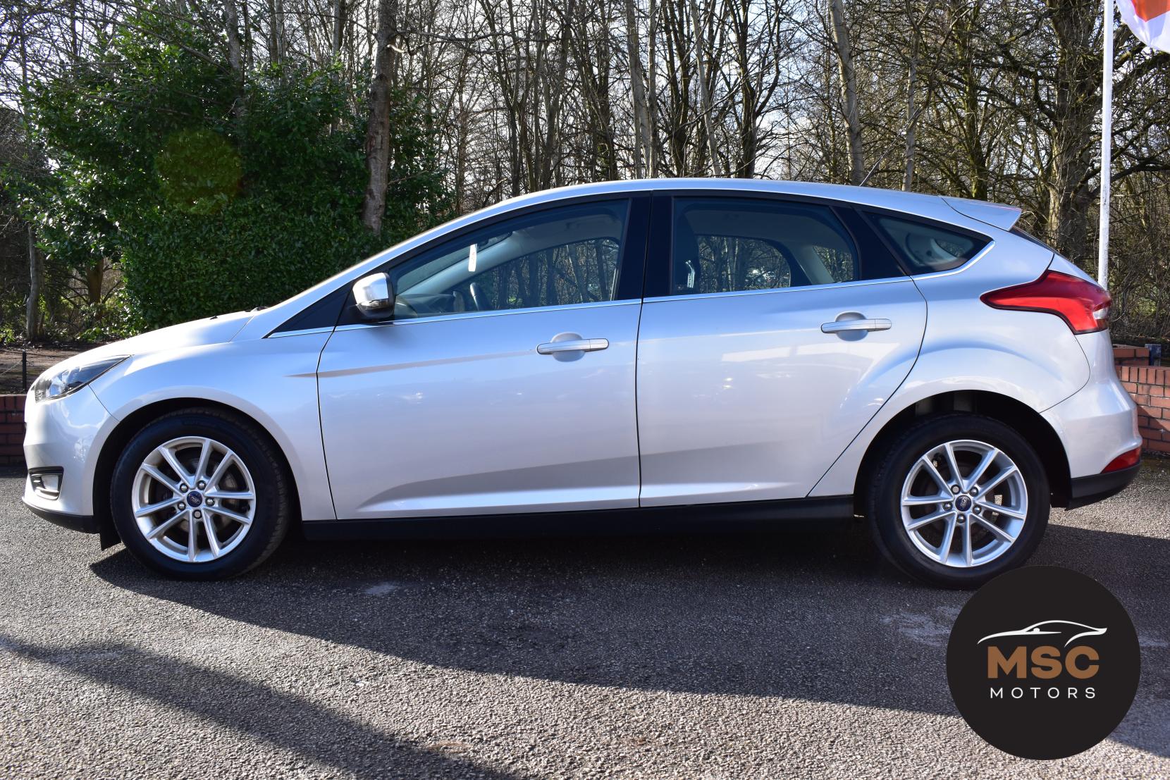 Ford Focus 1.0T EcoBoost Zetec Hatchback 5dr Petrol Manual Euro 6 (s/s) (125 ps)