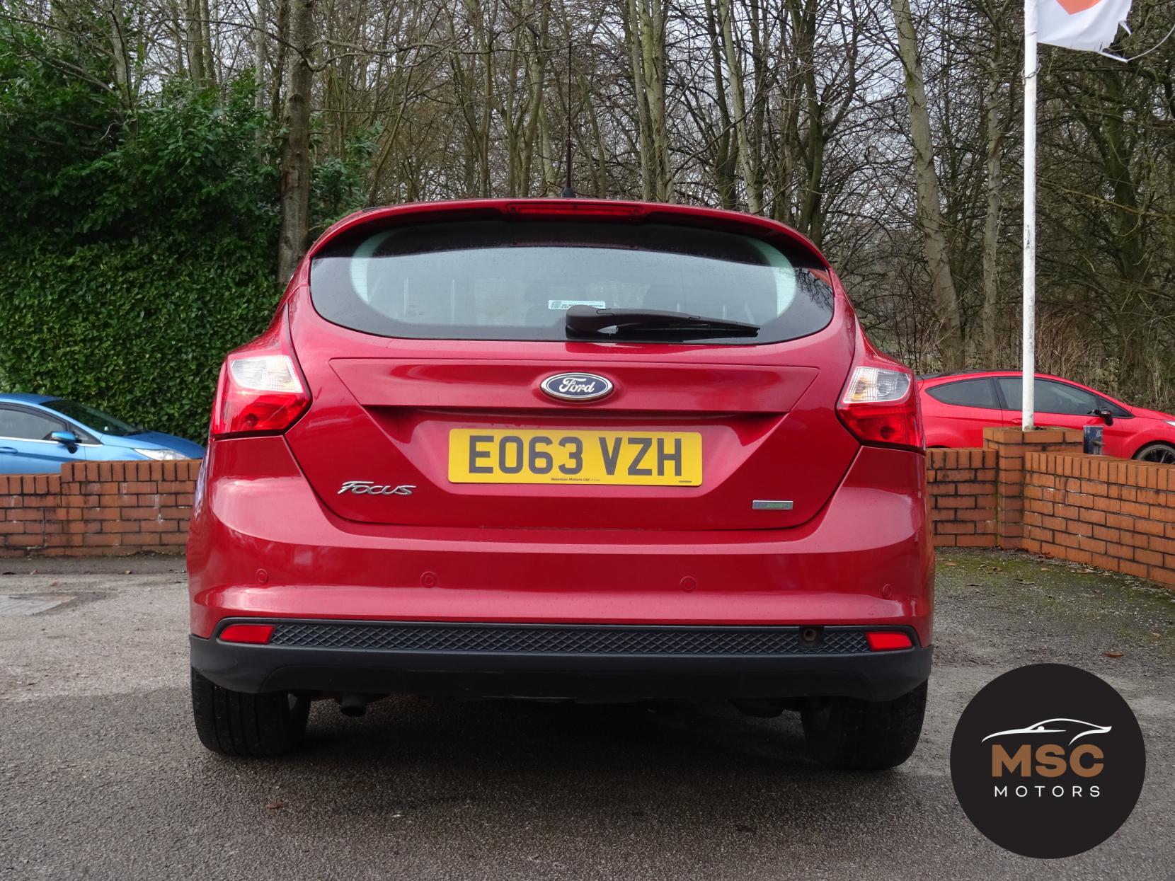 Ford Focus 1.0T EcoBoost Zetec Hatchback 5dr Petrol Manual Euro 5 (s/s) (125 ps)