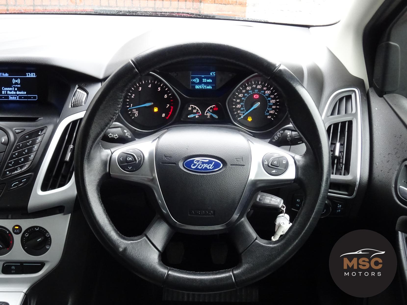 Ford Focus 1.0T EcoBoost Zetec Hatchback 5dr Petrol Manual Euro 5 (s/s) (125 ps)