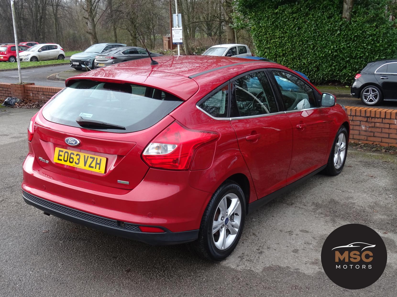 Ford Focus 1.0T EcoBoost Zetec Hatchback 5dr Petrol Manual Euro 5 (s/s) (125 ps)