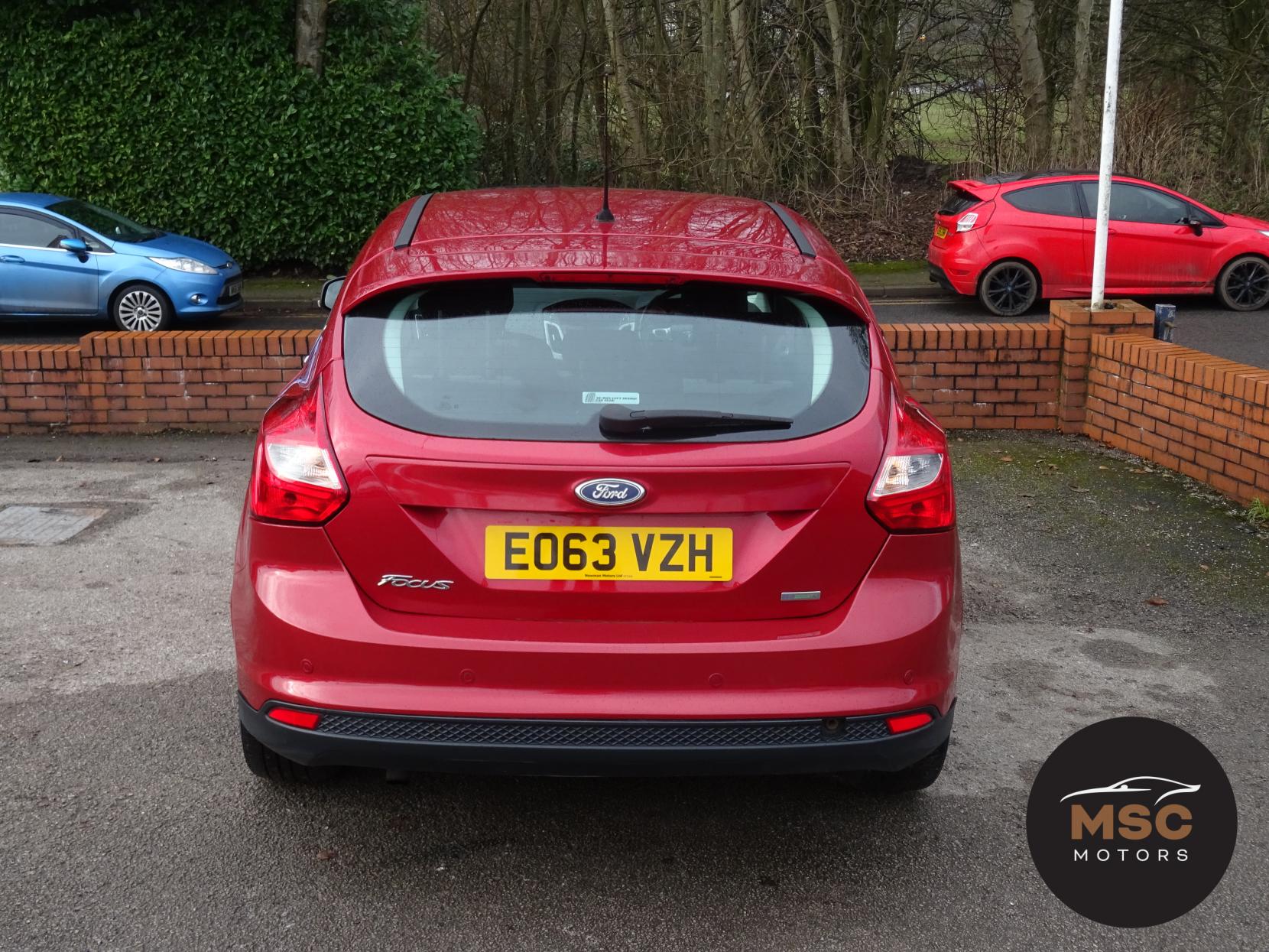 Ford Focus 1.0T EcoBoost Zetec Hatchback 5dr Petrol Manual Euro 5 (s/s) (125 ps)