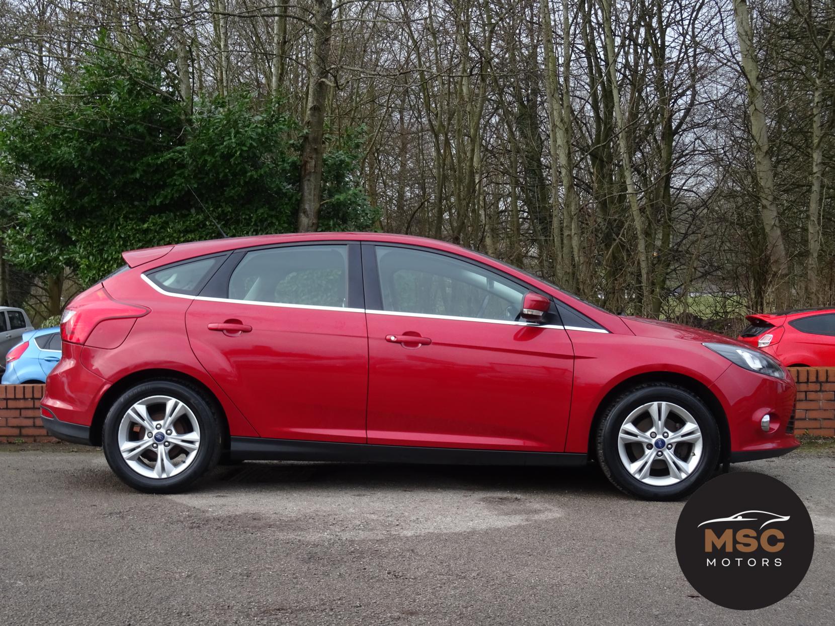 Ford Focus 1.0T EcoBoost Zetec Hatchback 5dr Petrol Manual Euro 5 (s/s) (125 ps)