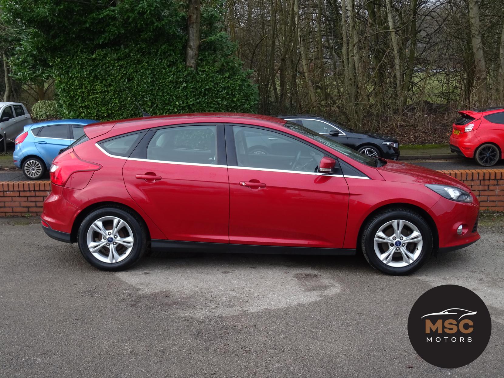 Ford Focus 1.0T EcoBoost Zetec Hatchback 5dr Petrol Manual Euro 5 (s/s) (125 ps)