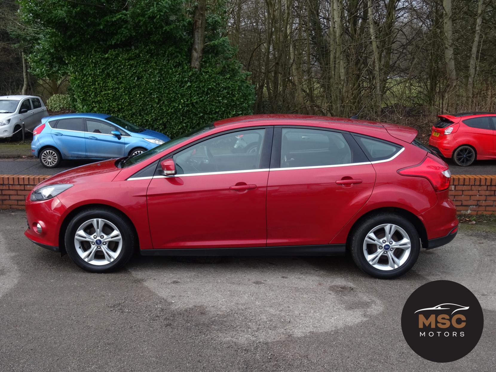 Ford Focus 1.0T EcoBoost Zetec Hatchback 5dr Petrol Manual Euro 5 (s/s) (125 ps)