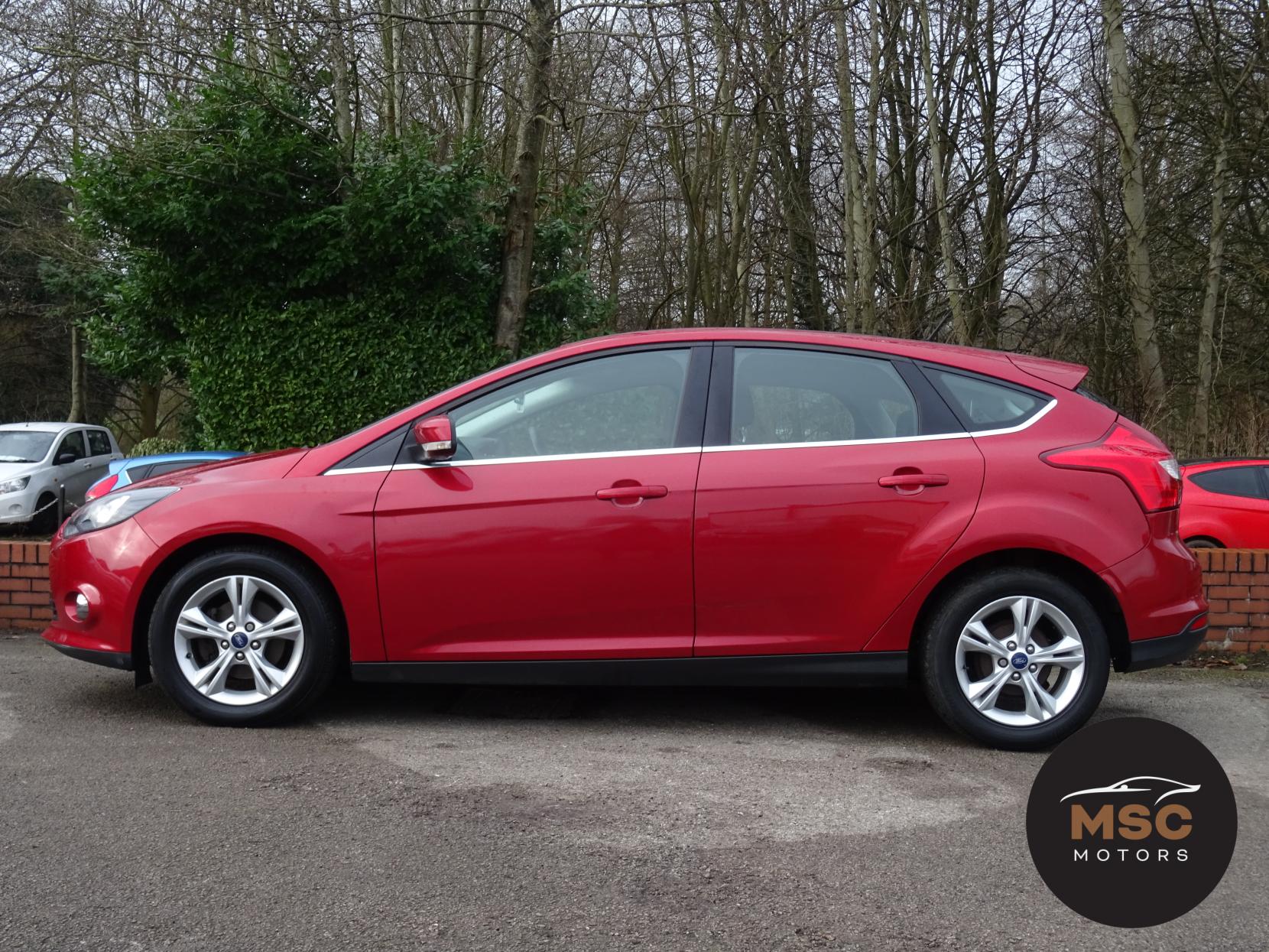 Ford Focus 1.0T EcoBoost Zetec Hatchback 5dr Petrol Manual Euro 5 (s/s) (125 ps)