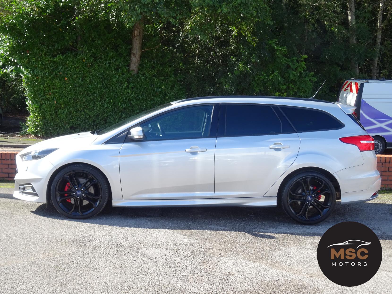 Ford Focus 2.0T EcoBoost ST-3 Estate 5dr Petrol Manual Euro 6 (s/s) (250 ps)