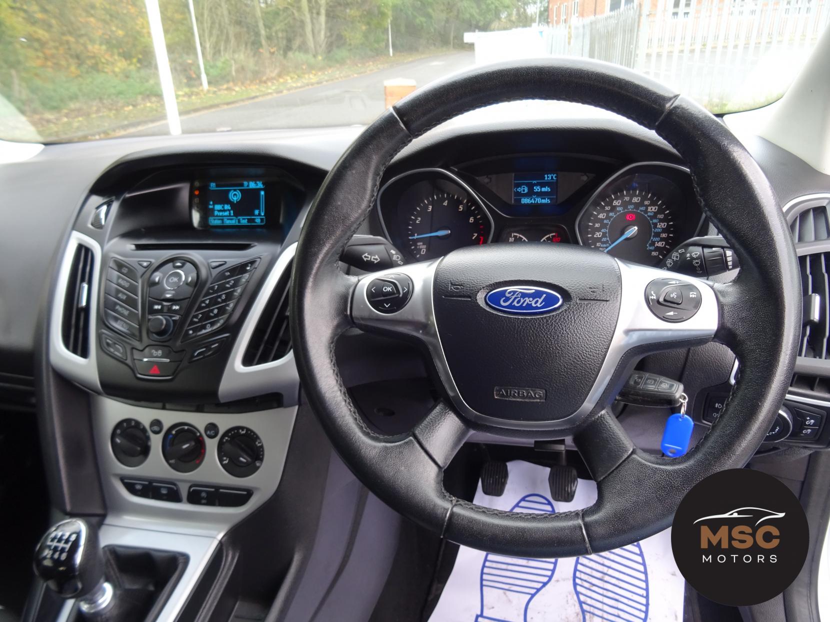 Ford Focus 1.0T EcoBoost Zetec Hatchback 5dr Petrol Manual Euro 5 (s/s) (125 ps)