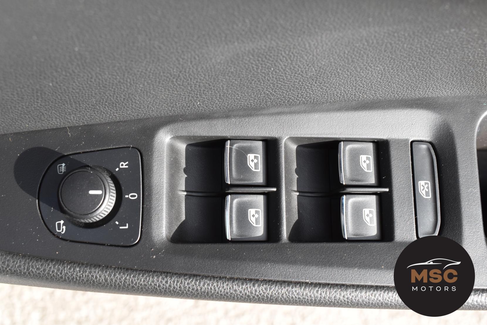 SEAT Leon 1.4 TSI FR Black Technology Hatchback 5dr Petrol Manual Euro 6 (s/s) (125 ps)